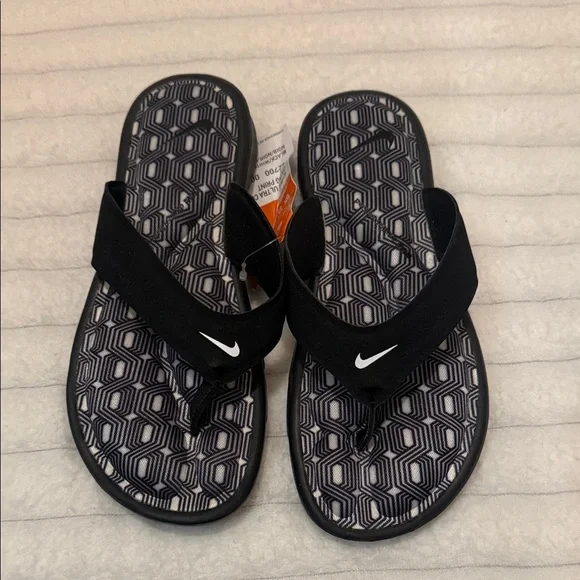 Nike Ultra Celso Thong Black and White Patterned Sandals - Picture 2 of 4